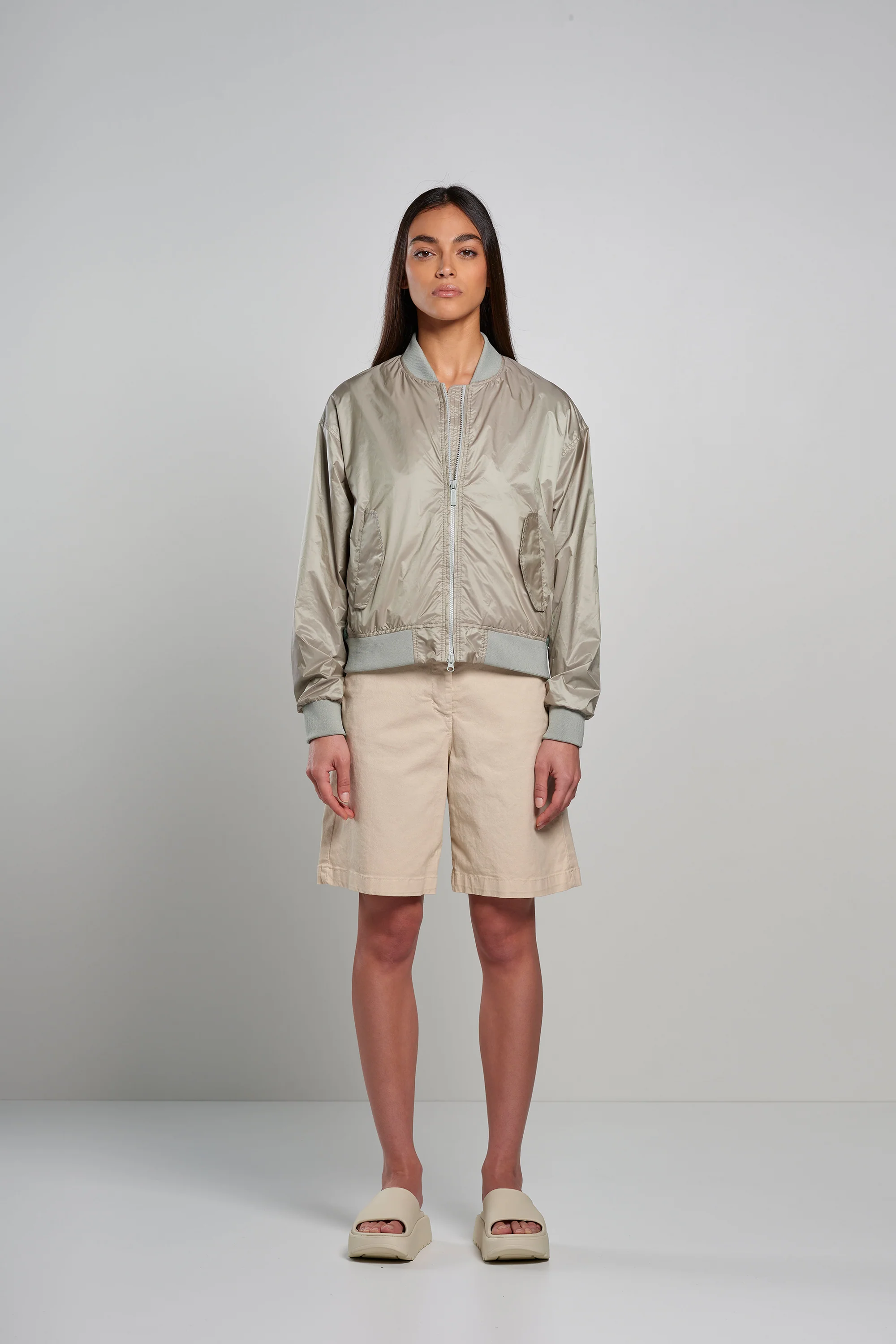 Bomber in Nylon Brillante con Colletto - Image 18