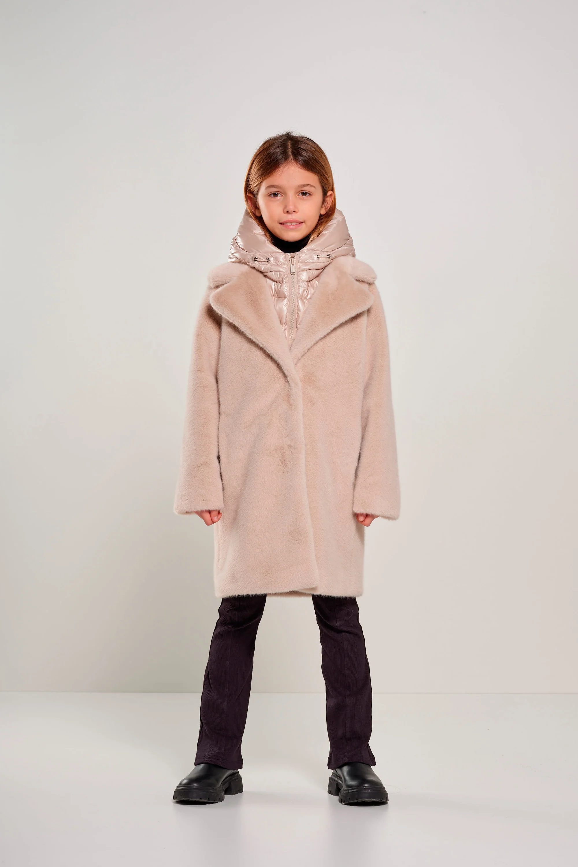 Cappotto lungo da bambina in pelliccetta sintetica con cappuccio staccabile water resistant - Image 16