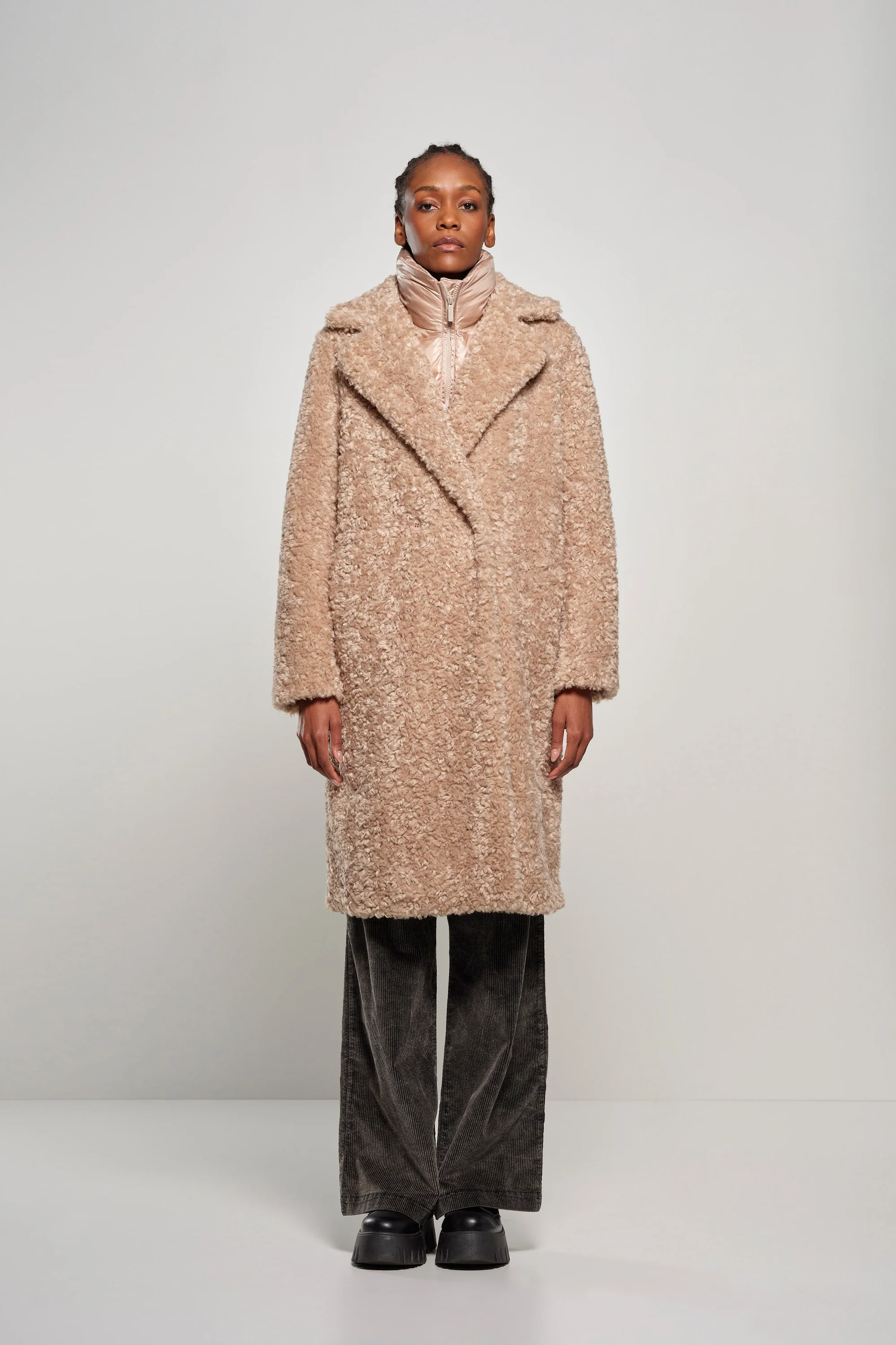 Cappotto lungo da donna in eco pelliccia con revers - Image 30