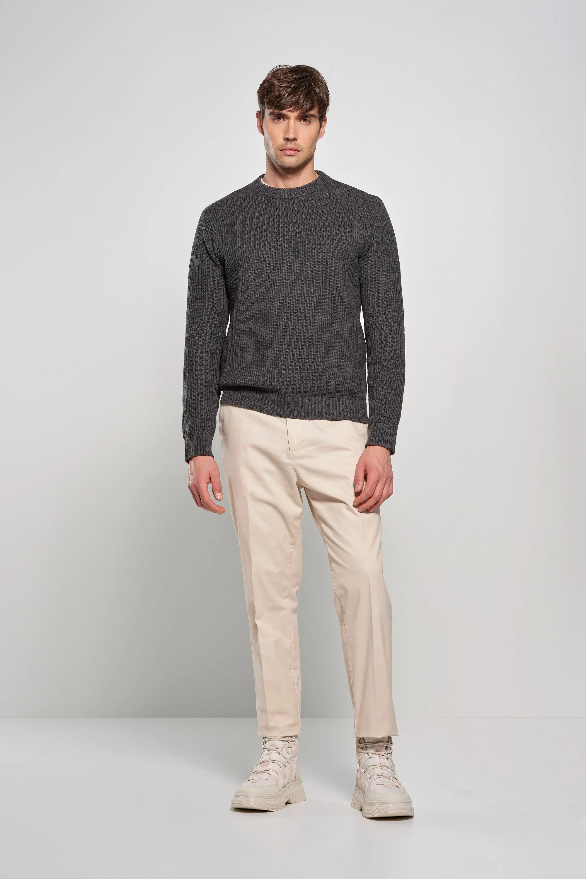 Chino da uomo slim fit in raso stretch tasche America - Image 25