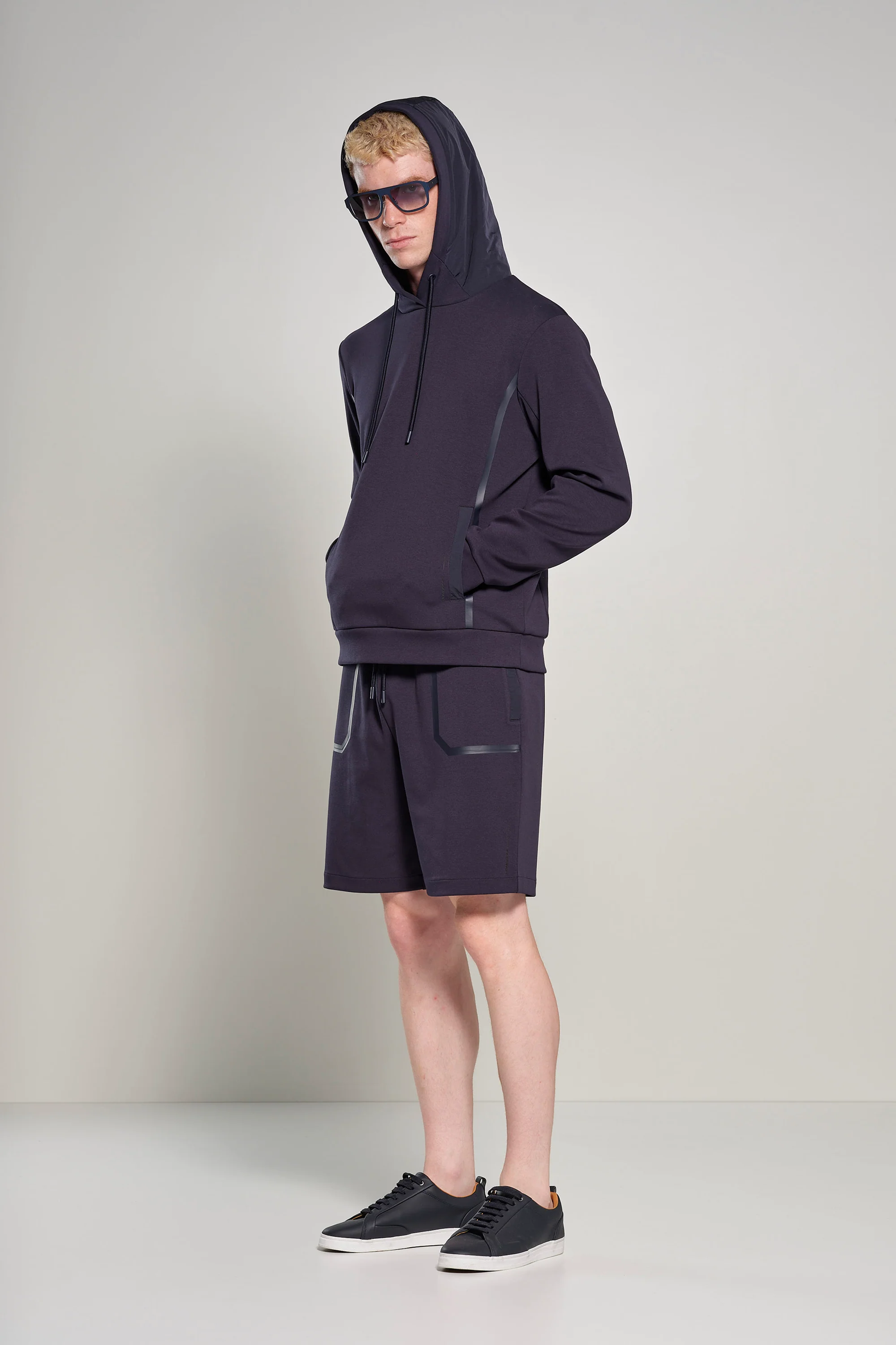 Felpa tecnica stretch con cappuccio - Image 5