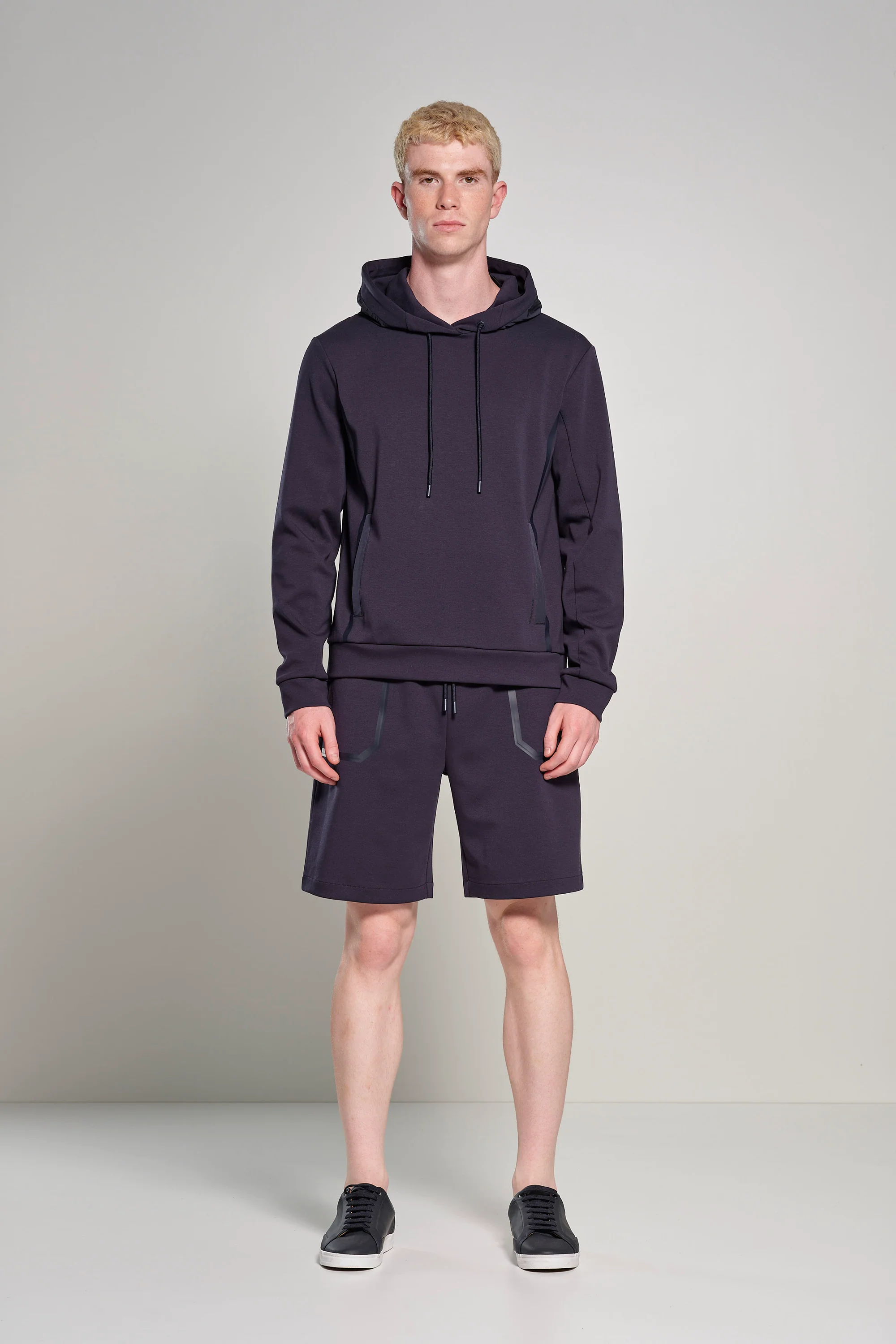 Felpa tecnica stretch con cappuccio - Image 9