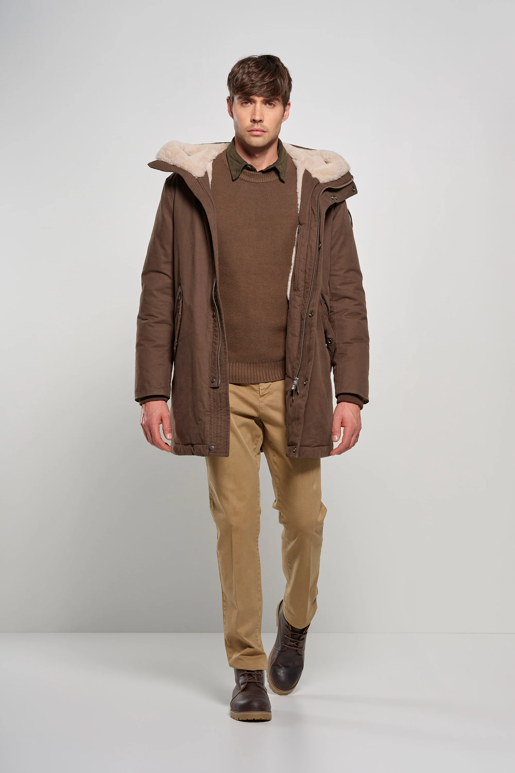 Pantaloni chino slim fit in gabardina stretch - Image 12