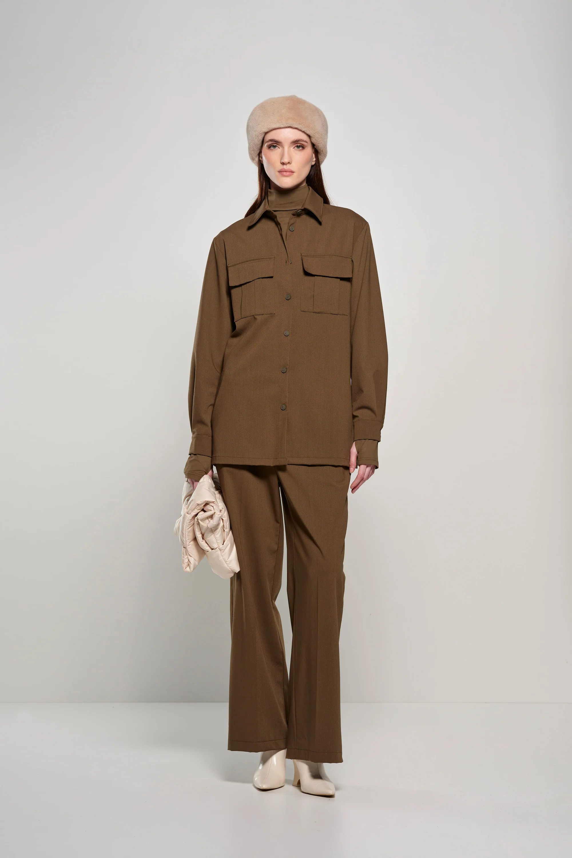 Pantaloni palazzo donna in misto lana leggeri a gamba larga - Image 9