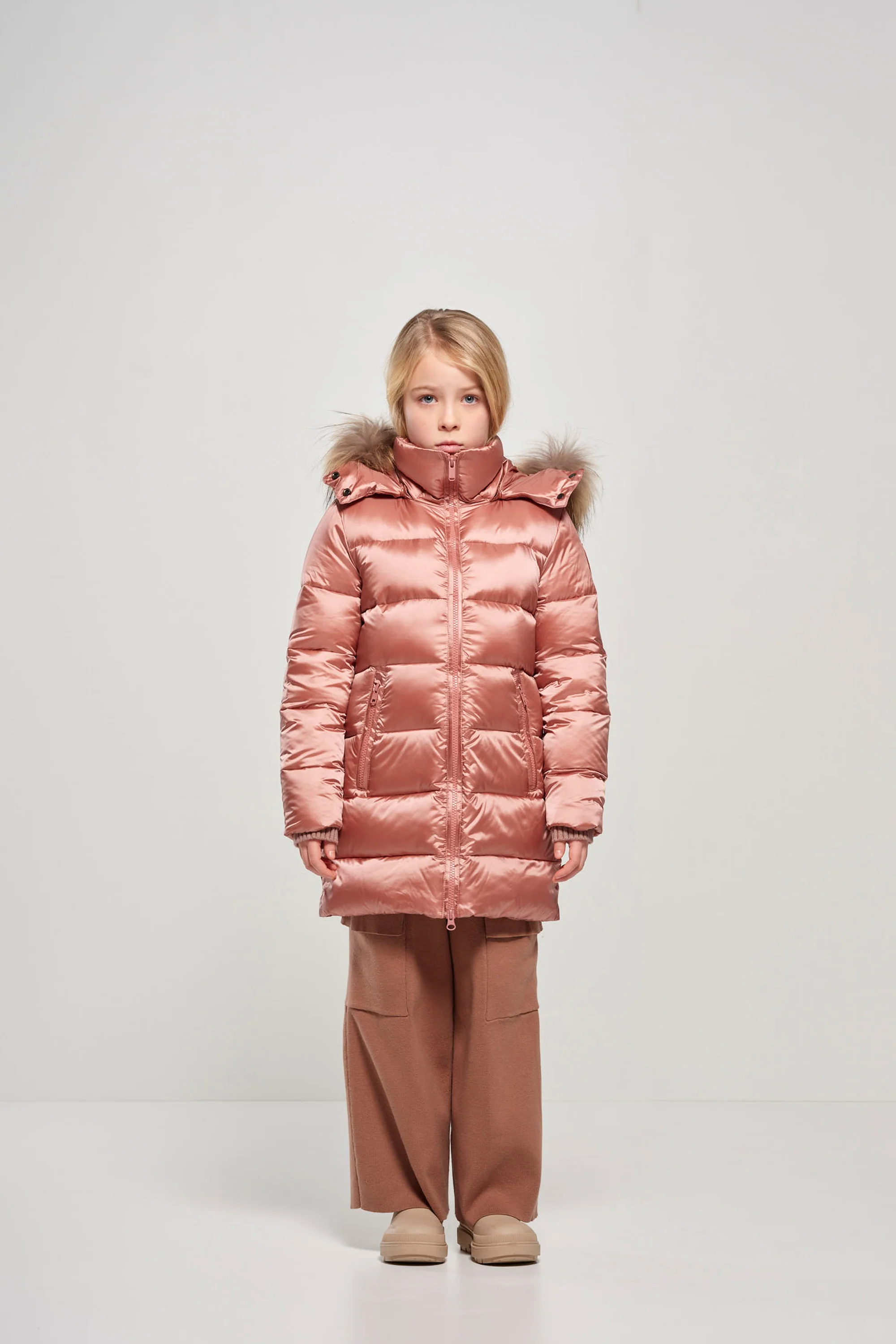 Piumino lungo da bambina slim con cappuccio staccabile e bordo pelliccia windproof - Image 24