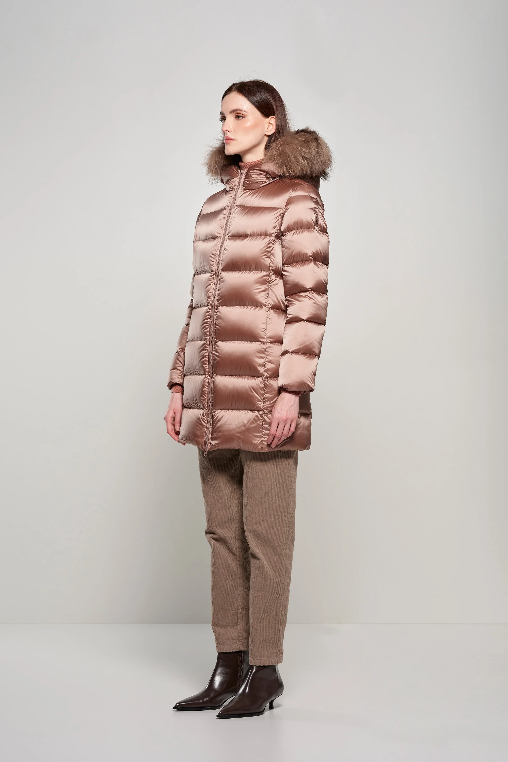 Piumino lungo da donna slim imbottito downproof windproof con cappuccio e pelliccia staccabile - Image 59